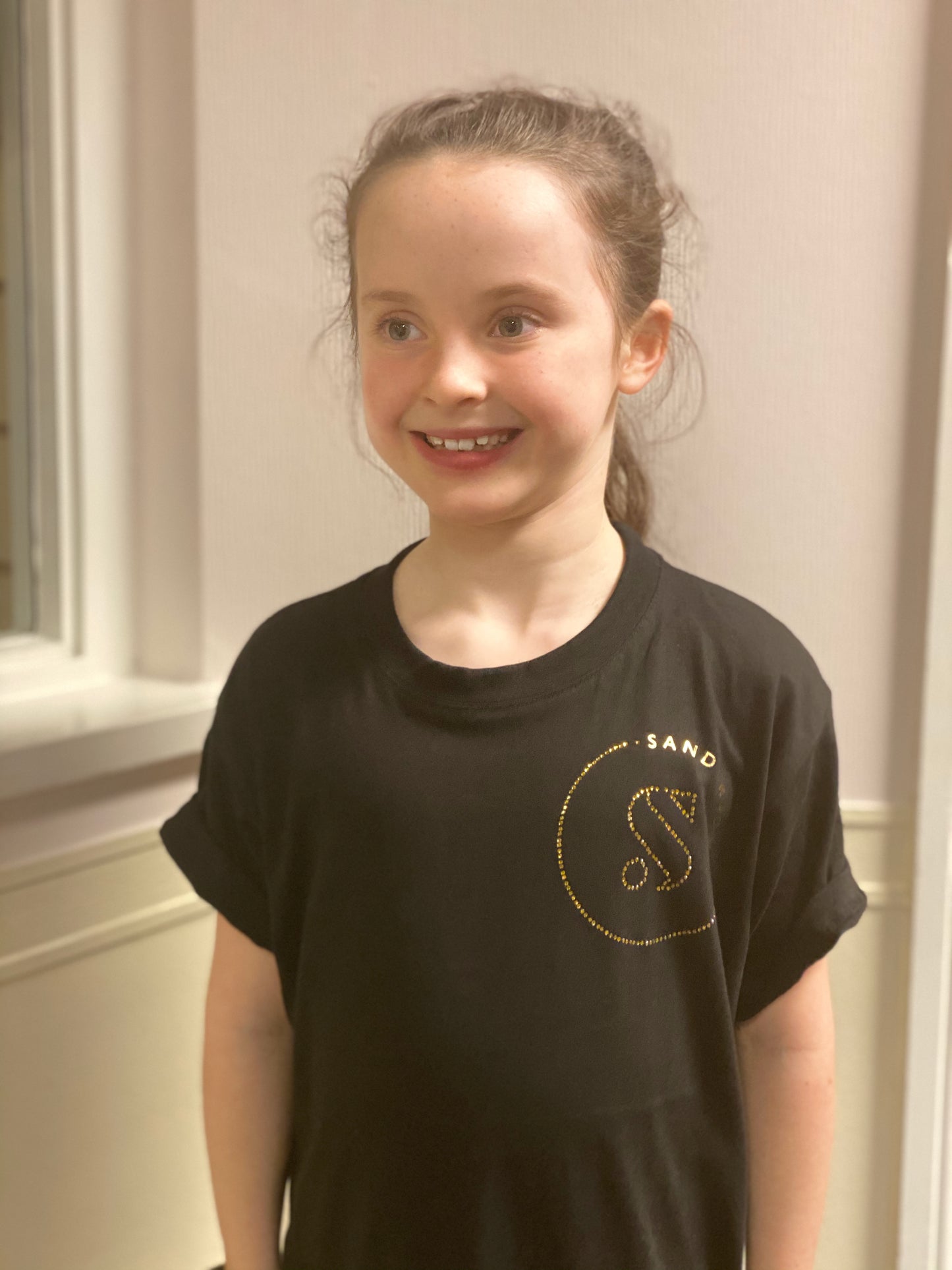 KIDS BLACK SANDERSONS T SHIRT BY AXZNT WITH SMALL BADGE GOLD PRINT & STONES