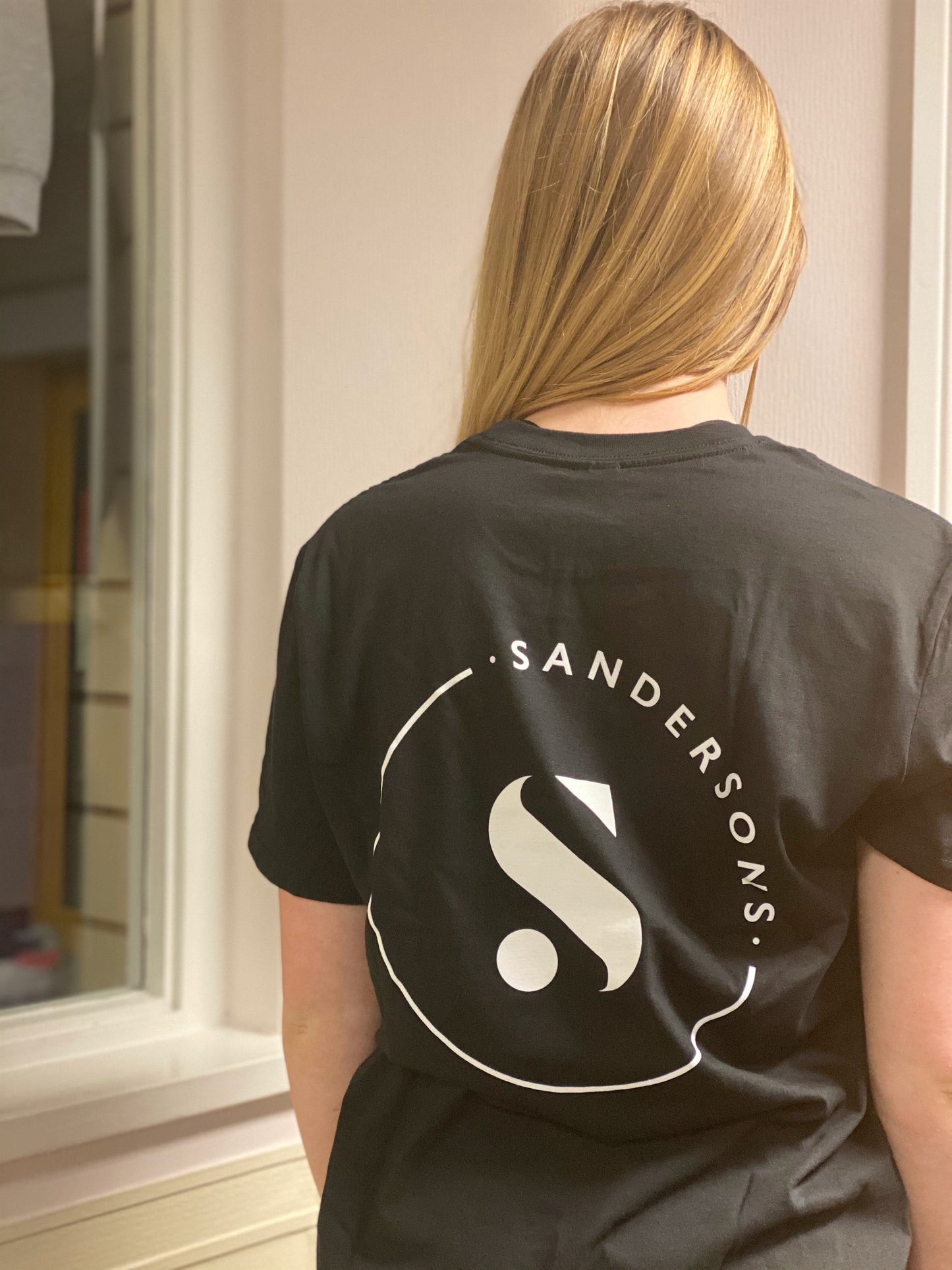T SHIRT BLACK WITH WHITE LOGO ON FRONT & BACKADULT BLACK SANDERSONS