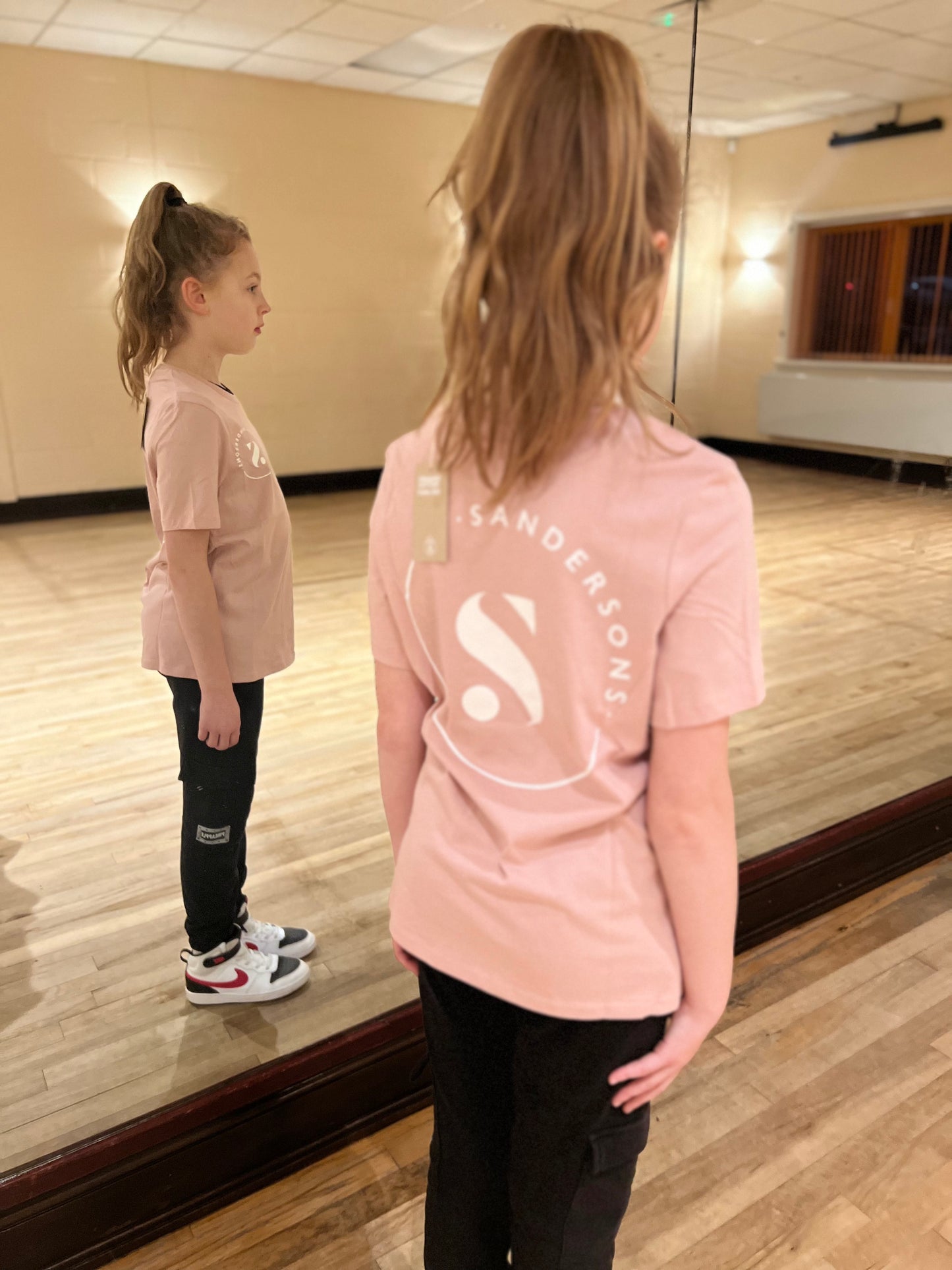 KIDS ORGANIC COTTON DUSTY PINK SANDERSONS T SHIRT WITH WHITE LOGO