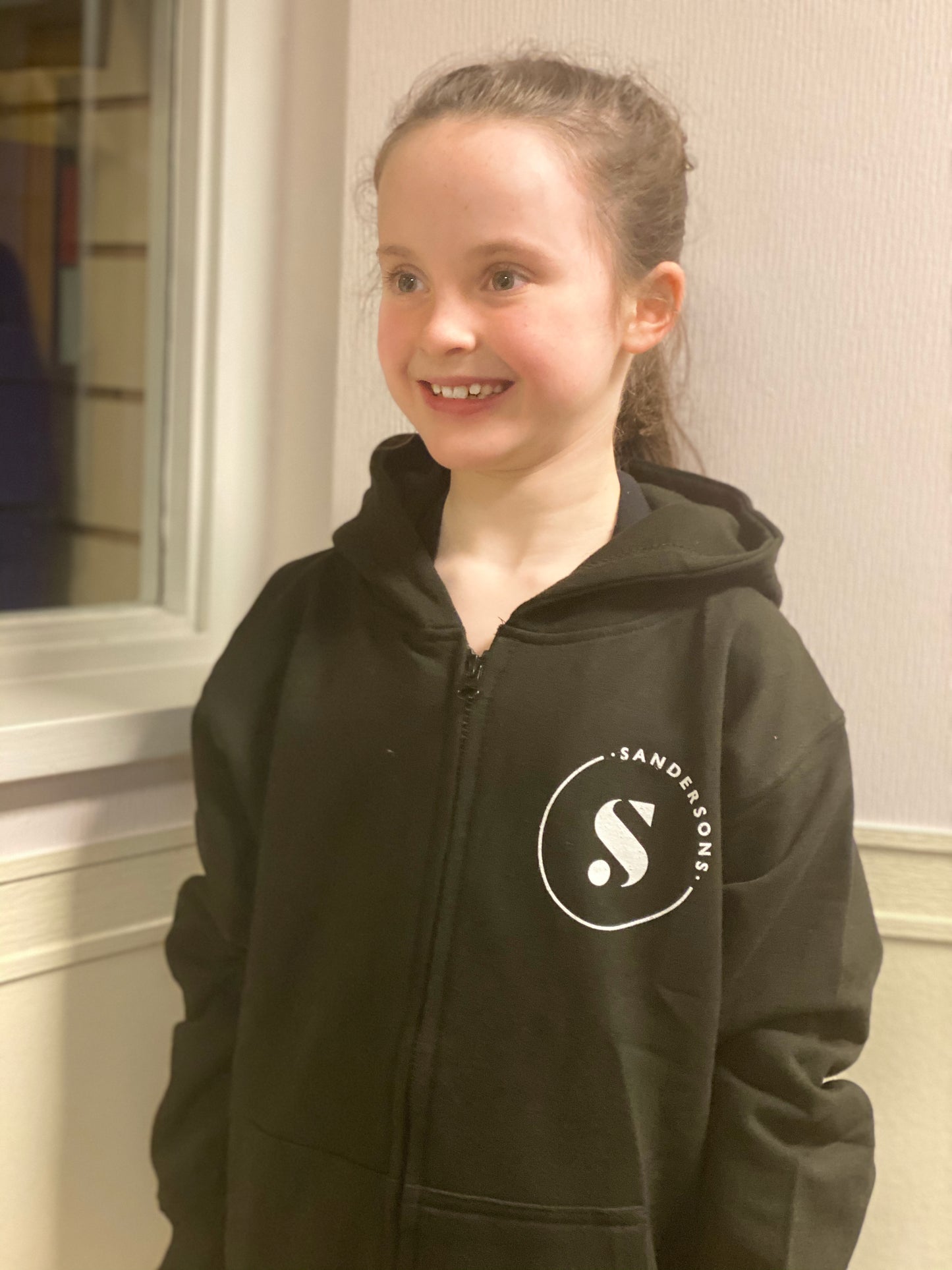 KIDS BLACK SANDERSONS ZIPPED HOODIES WITH WHITE LOGO ON FRONT & BACK